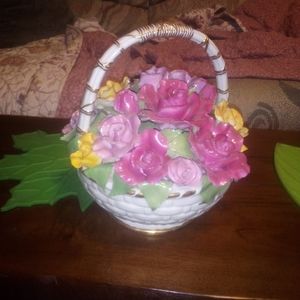 Gorgeous Royal Albert Old Country Roses Music Flowered Large Porcelain Basket